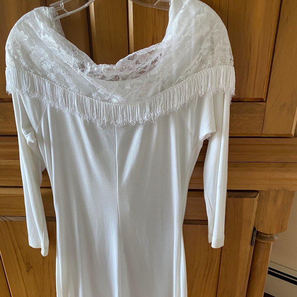 LADIES WHITE DRESS - Picture 3 of 7